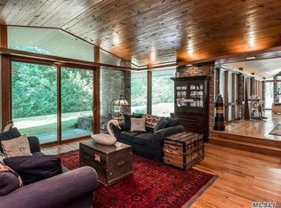 17 Meudon Dr, Locust Valley, NY 11560