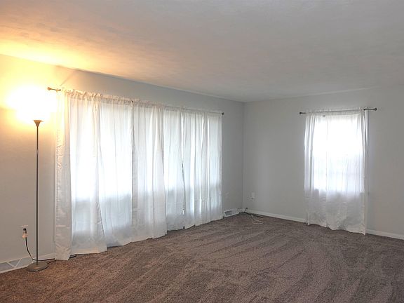 5th image of 1368 Spruce Ave