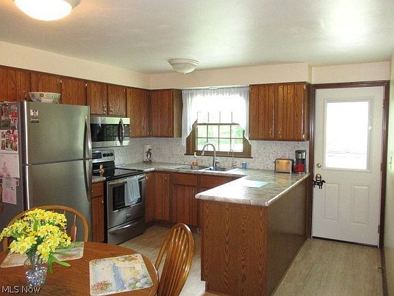 5th image of 8438 Hitchcock Rd
