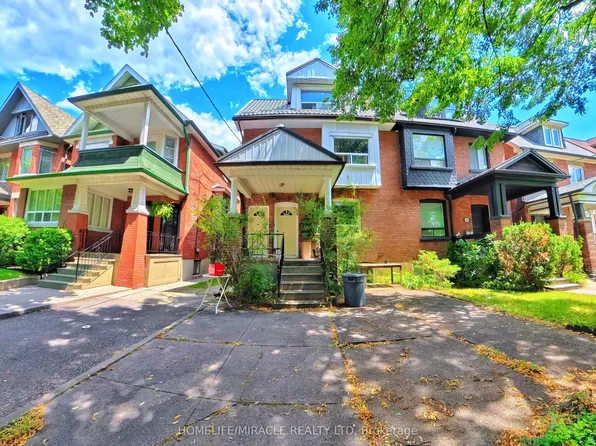 121 Medland St, Toronto, ON M6P 2N4