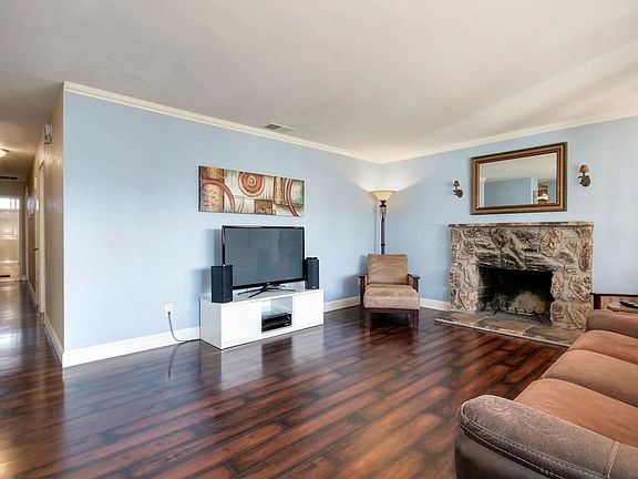 4th image of 8359 Sierra Sunset Dr