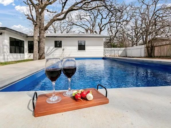 1201 Crenwelge Dr, Fredericksburg, TX 78624