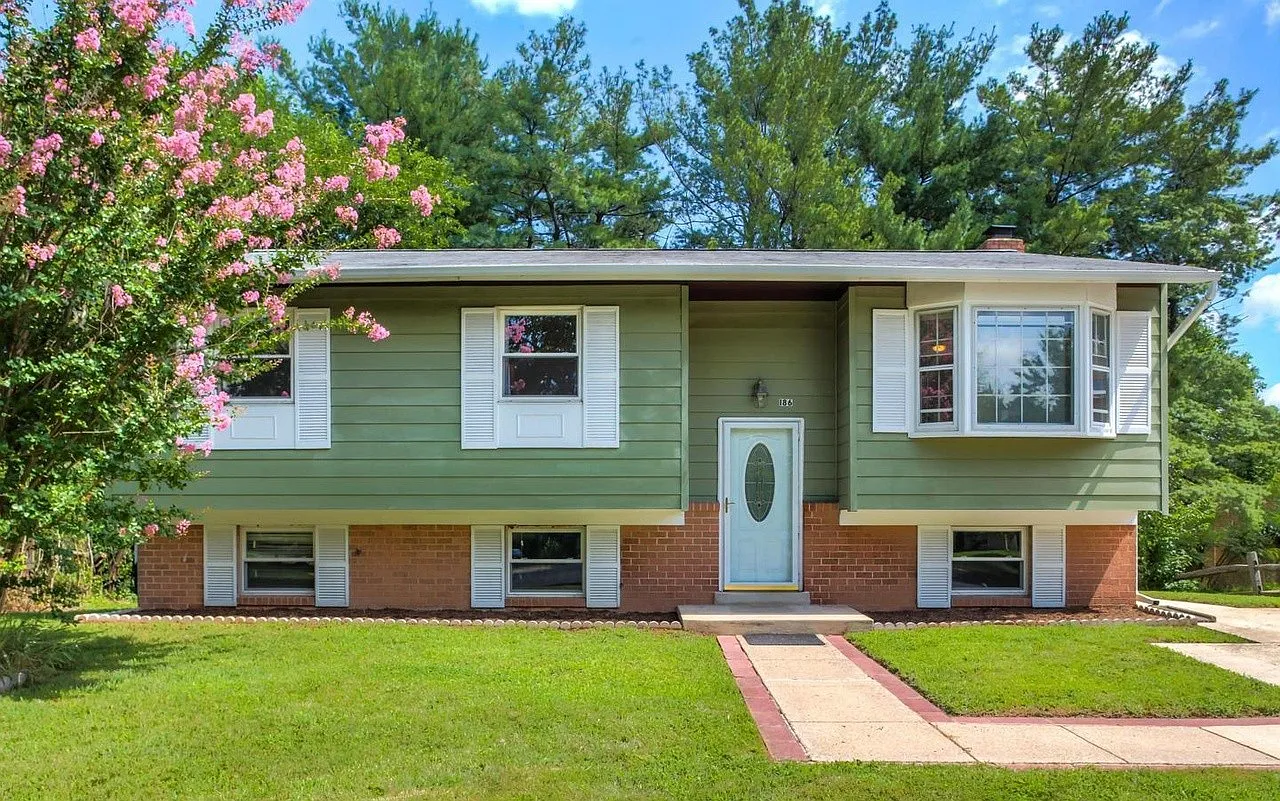 186 Hardy Pl photo 1