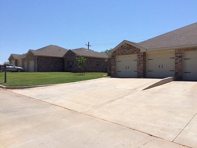2nd image of 2207 Beechwood Ave #Furnished