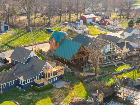 27 Beach Dr, Lake Tapawingo, MO 64015