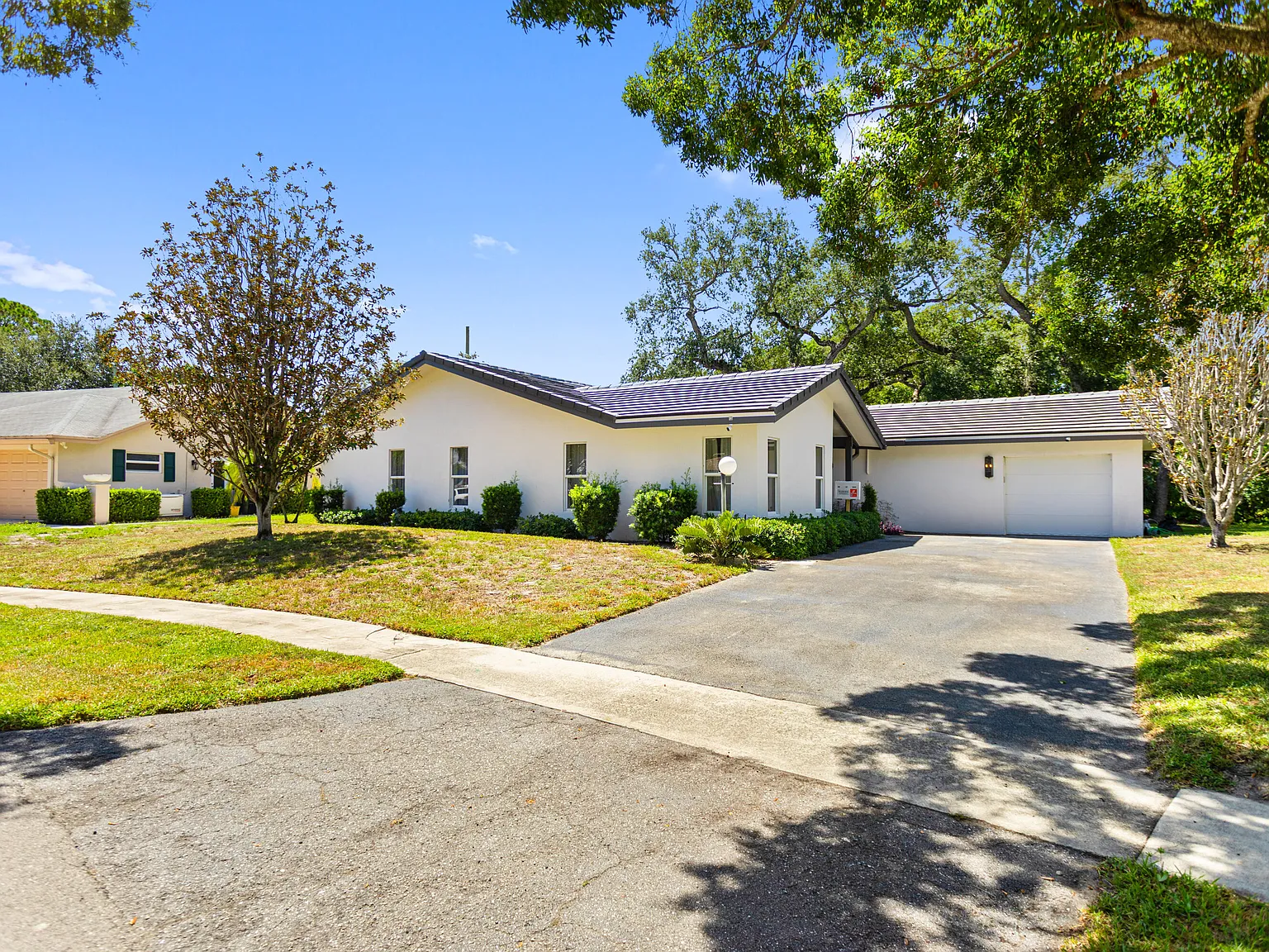 4 bed, 3.0 bath, 1802 sqft, $8,000 — Photo 2