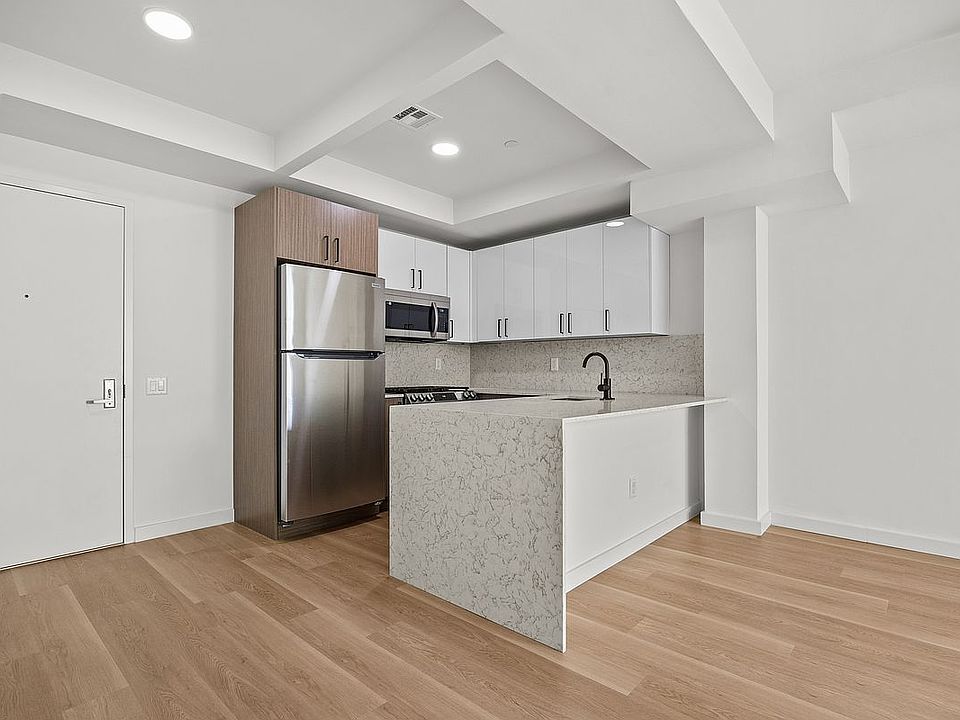 1st image of 3112 Emmons Ave #103
