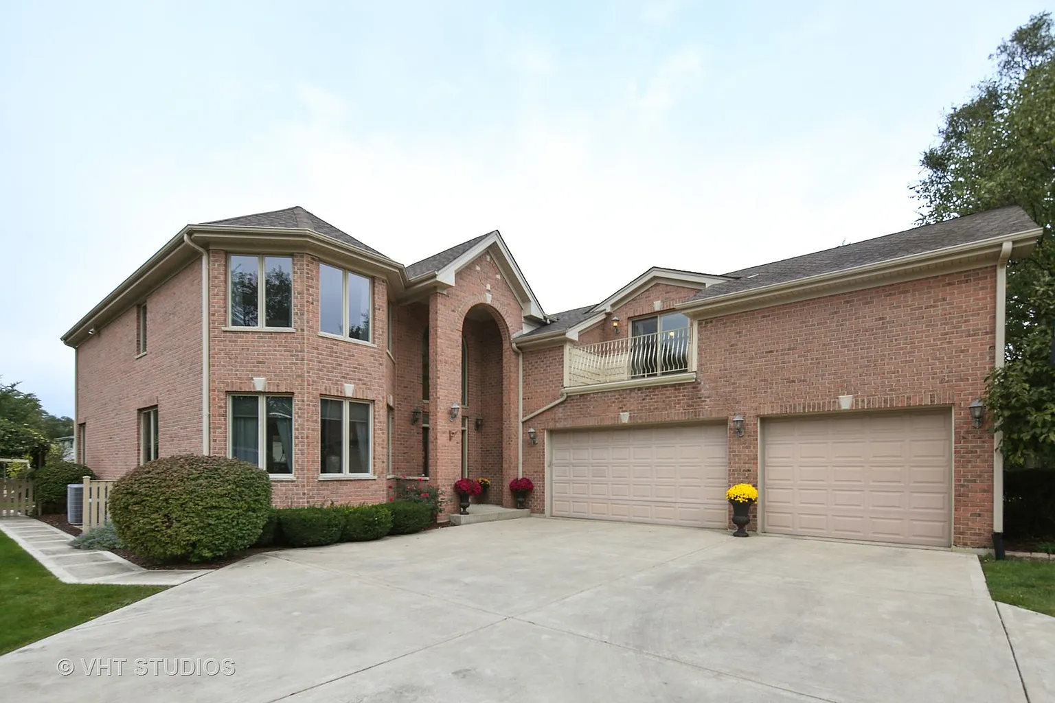 1N630 Park Blvd photo 1