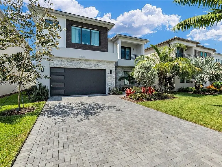 17628 Sparkling River Rd — Photo 46