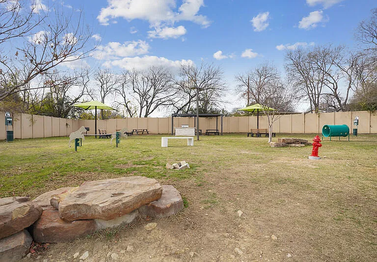 4000 Hulen Apartments — Photo 5