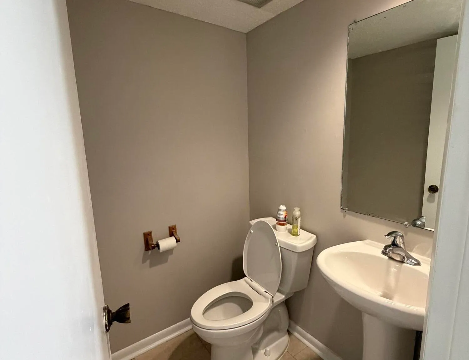 3 bed, 2.5 bath, 1800 sqft, $1,900 — Photo 4