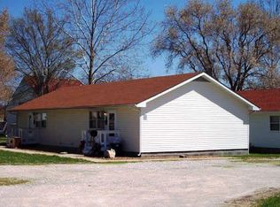 902 S Walnut St, Eldon, MO 65026