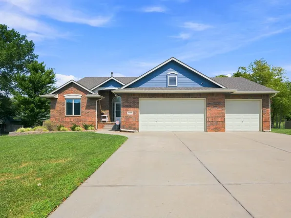 1303 S Ravenwood Ct, Derby, KS 67037