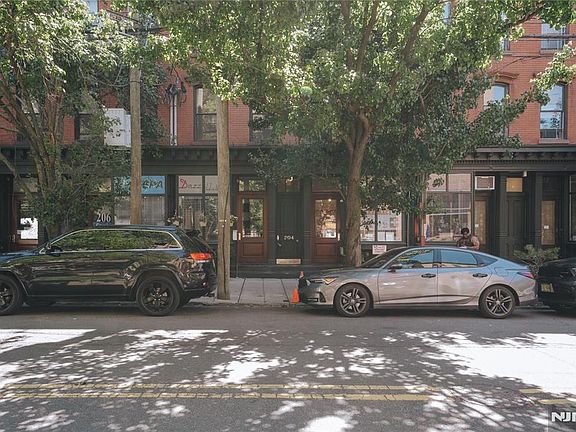 2nd image of 204 Washington St APT 2A