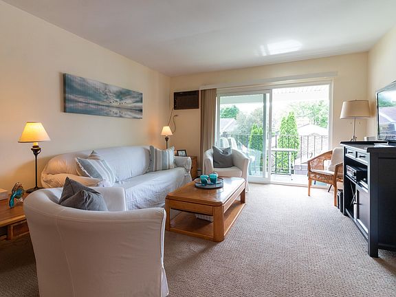 3rd image of 118 Evelyn Ln Unit E
