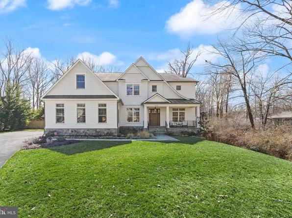 8621 McHenry St, Vienna, VA 22180