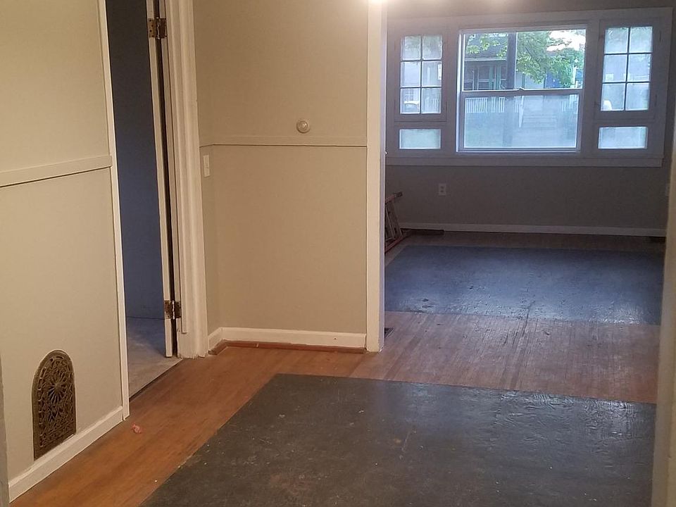 2nd image of 1182 S Plymouth Ave