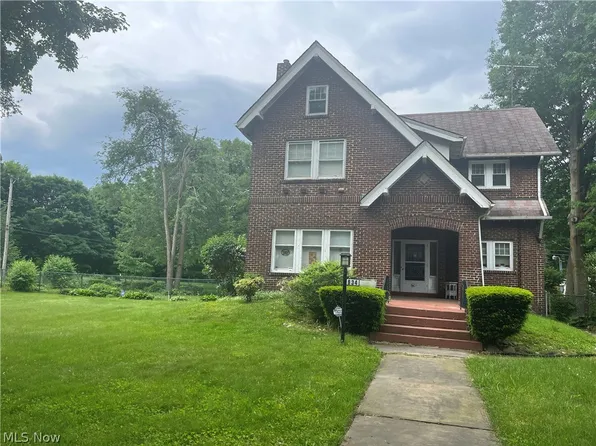 934 Herrick Rd, Cleveland, OH 44108