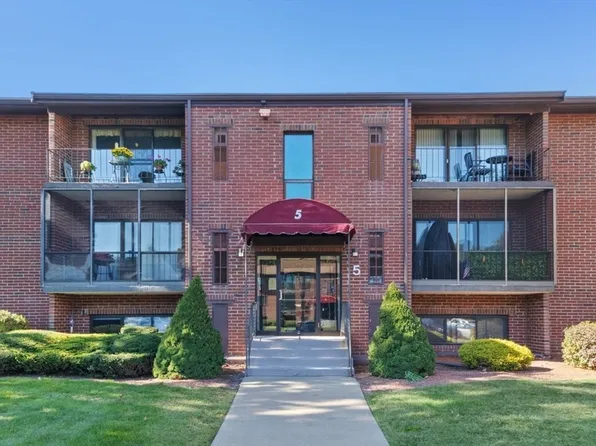 221 Oak St APT 5-12, Brockton, MA 02301