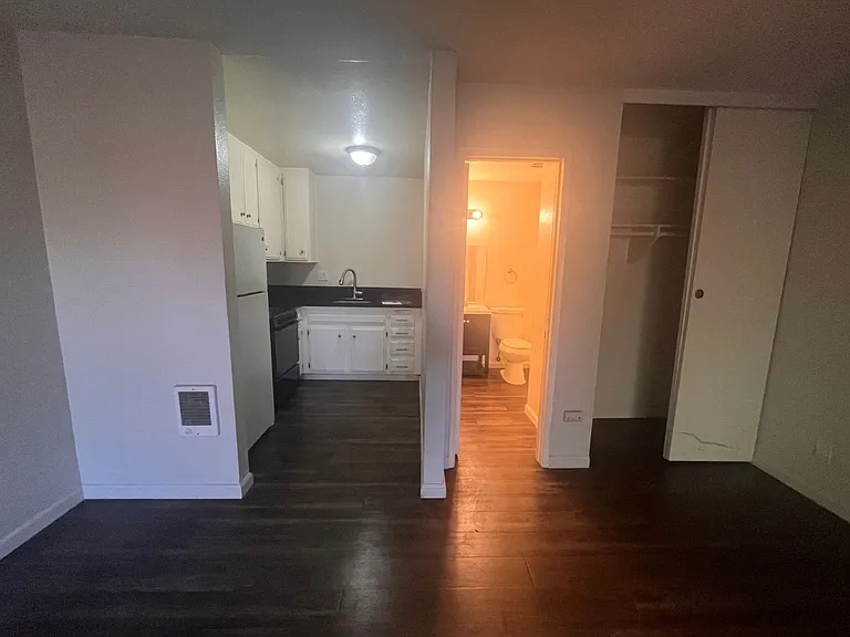 2525 Broadway — Photo 7