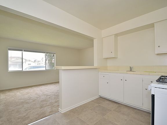 4th image of 2321 Carnegie Ln APT 1