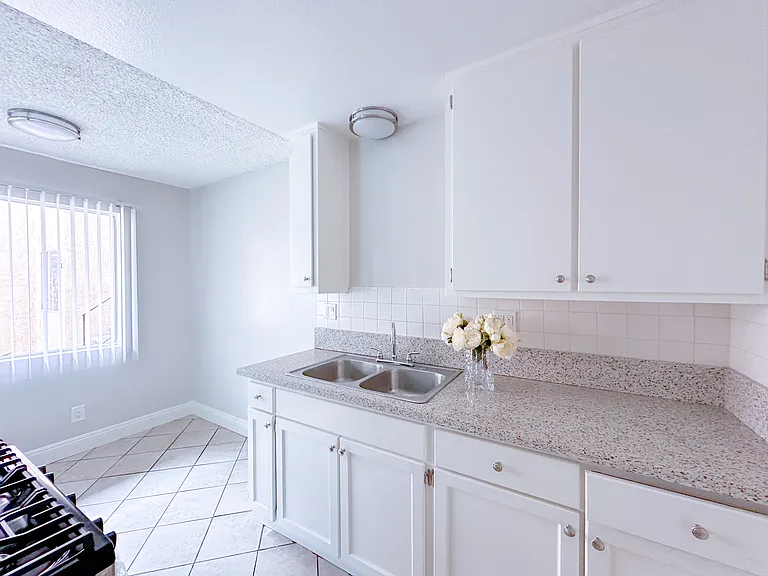 831 S Greenwood Ave #23 — Photo 5