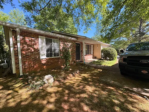 200 Richard Way Photo 1