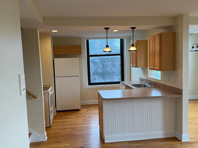 116 Center St — Photo 7