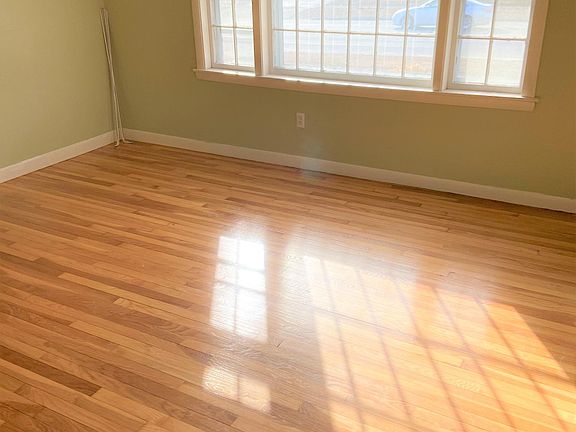 3rd image of 20 Abington Ave APT 1L
