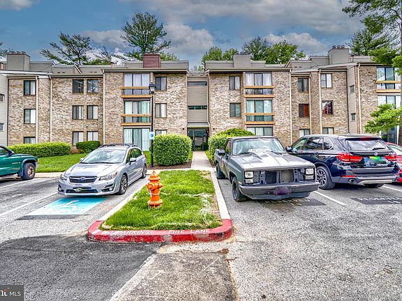 2nd image of 10549 Twin Rivers Rd Unit B-2