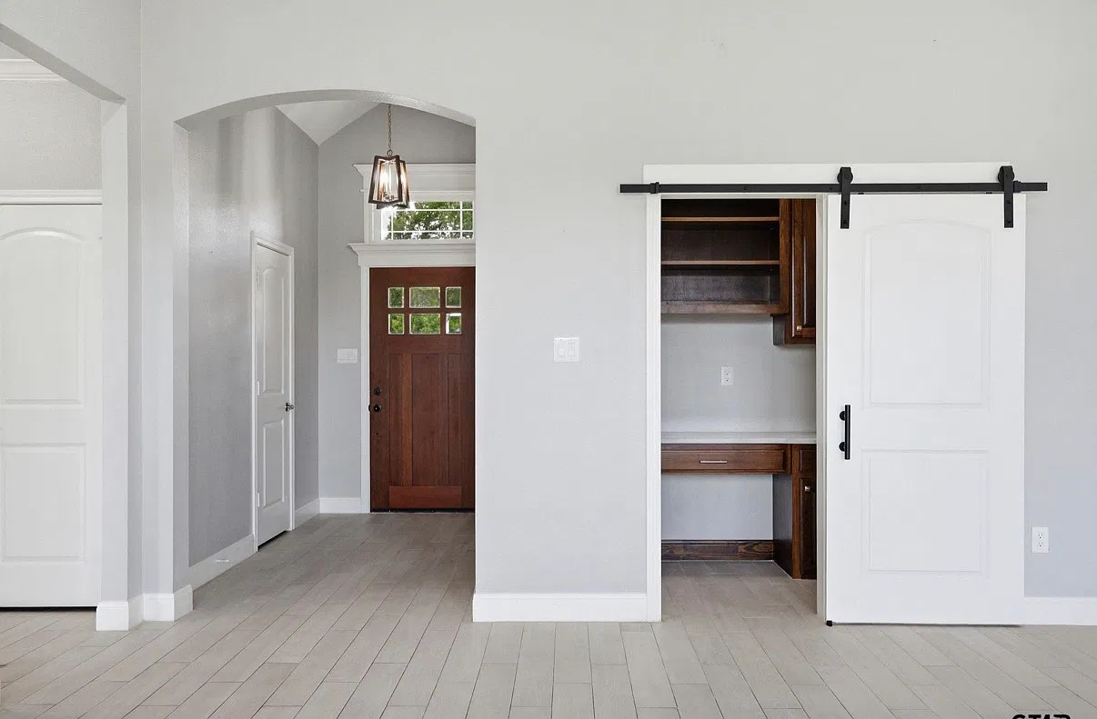 3 bed, 1873 sqft, $2,500 — Photo 3