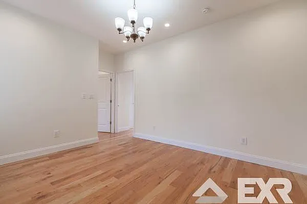 Rented by EXR | media 18