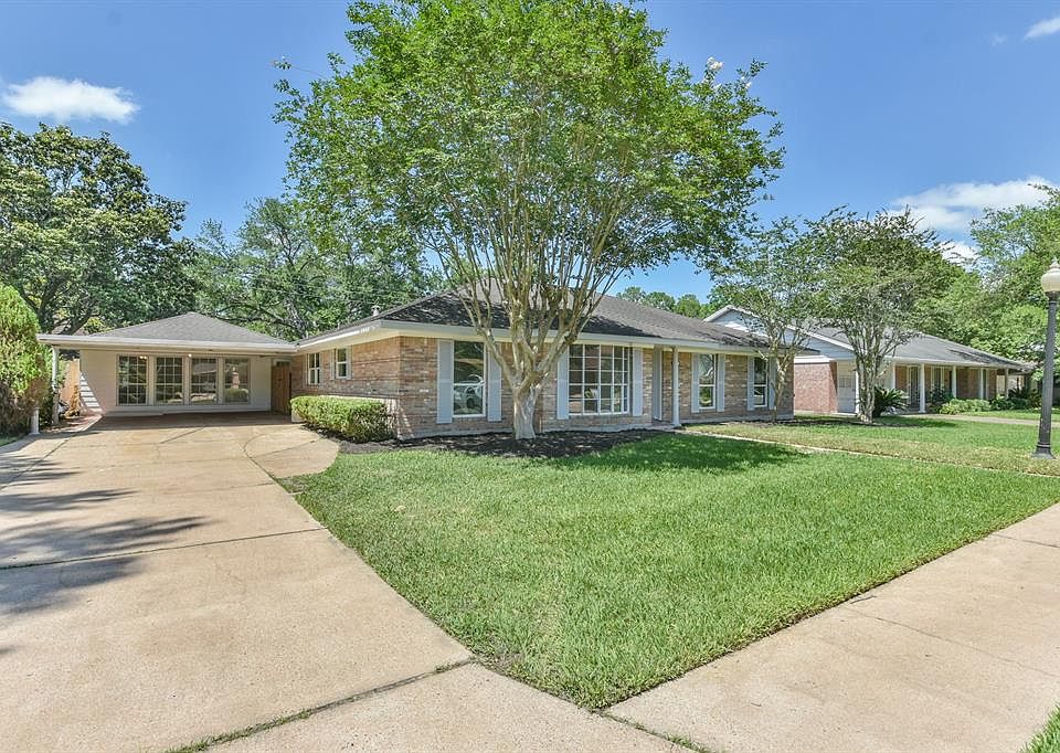 1st image of 2107 N Palm Ct
