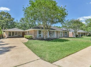 2107 N Palm Ct, Pasadena, TX 77502