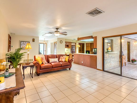 4th image of 22 Needles Ln