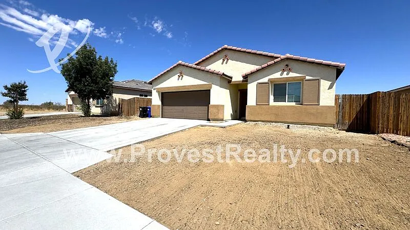 3 bed, 2.0 bath, 1636 sqft, $2,395 — Photo 2