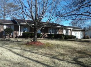 1008 Indian Creek Dr, Lebanon, MO 65536