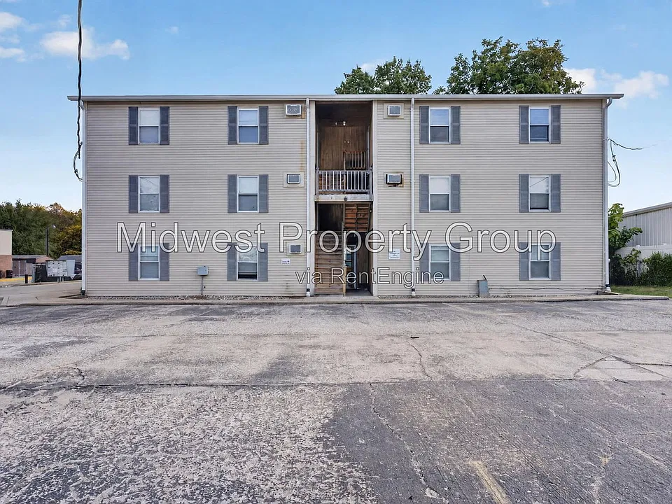 560 E Cherry St #306