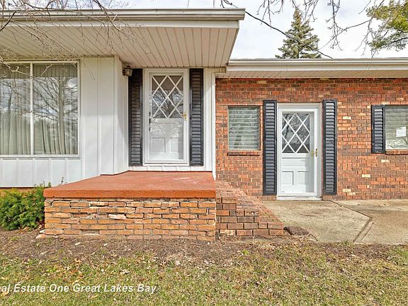 3rd image of 8730 Chesaning Rd