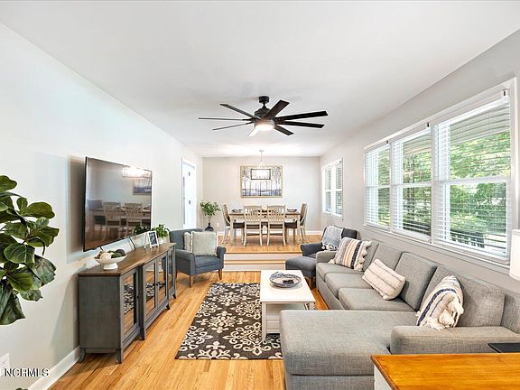 3rd image of 410 Brenda Drive