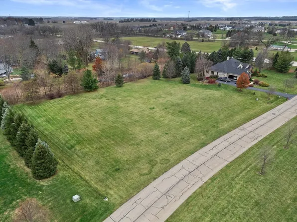 5N628 Trail Ridge Dr, Saint Charles, IL 60175