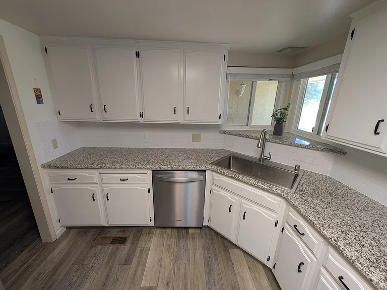 1031 W Fremont Ave — Photo 13