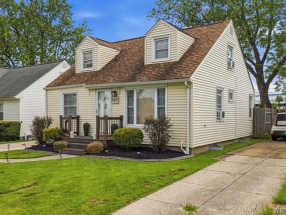 3rd image of 157 Thorncliff Rd