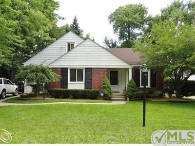 19991 W Clairview Ct, Grosse Pointe Woods, MI, 48236