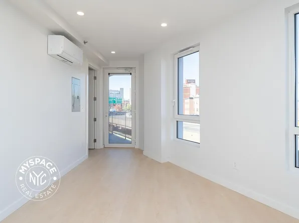 280 Meeker Avenue image 3 of 28