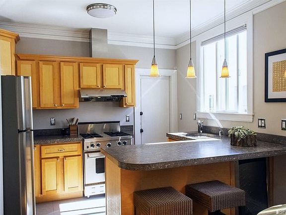 4th image of 1551 Filbert St APT 4