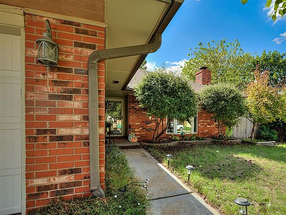 4th image of 2336 Appleway St