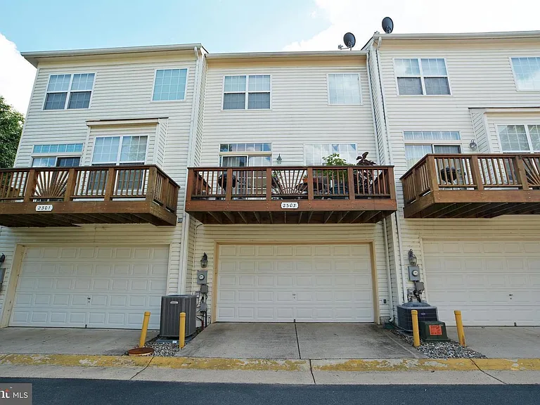 2303 Huntington Station Ct — Photo 22