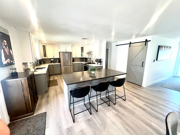 8201 E Mitchell Dr — Photo 17