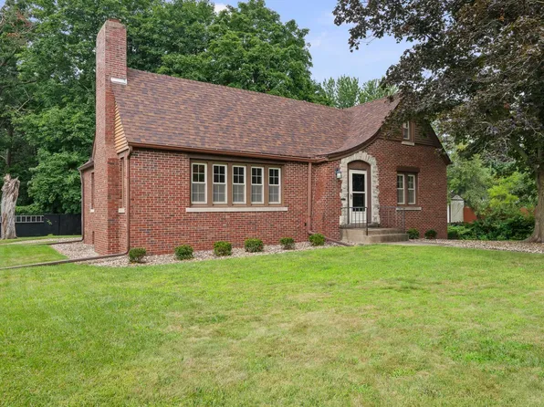 2601 12th St, Moline, IL 61265